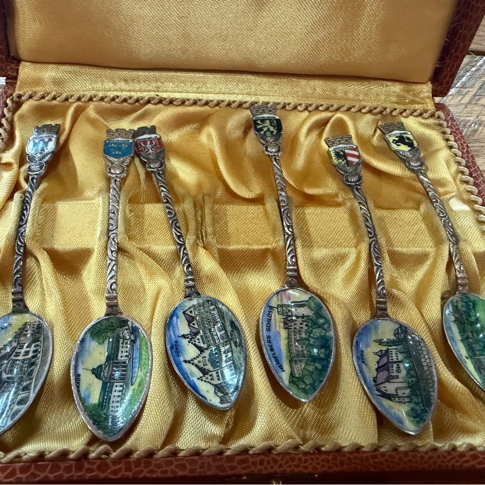 Vintage German Souvenir Spoons Set - Picture 4 of 13